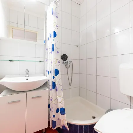 1 Bedroom Lovely In
