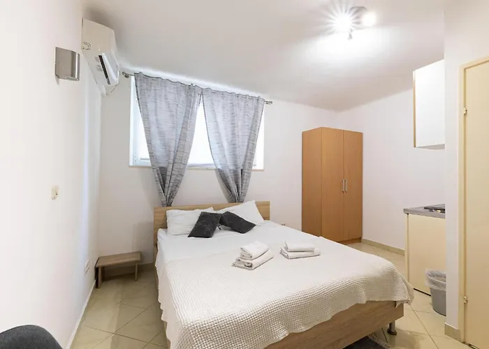 1 Bedroom Beautiful In Apartment