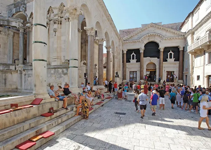 Apartment 1 Bedroom Beautiful In Split